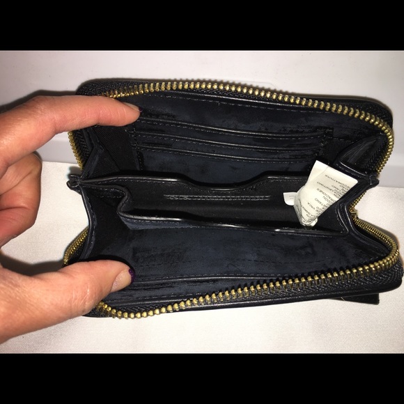 Price✂️ Amani Exchange Wristlet - Picture 3 of 8